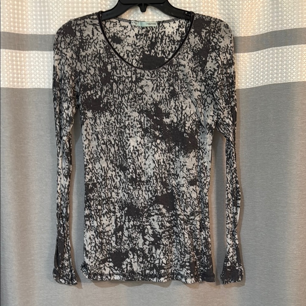 Women’s Maurice’s Medium Lightweight Long-sleeve Top